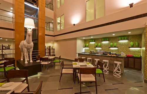K10 Hotel Вадодара Экстерьер фото